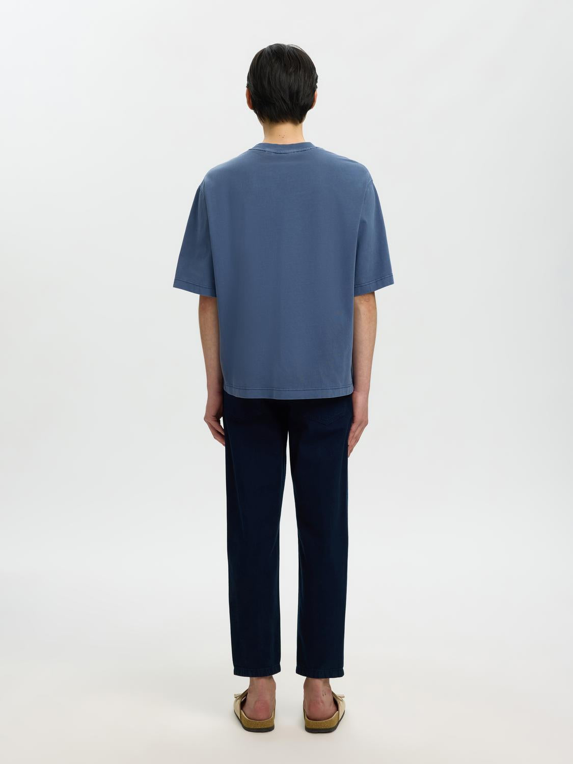 model_shot-back